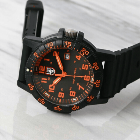 ساعة لوميناكس سي تيرتل جاينت كوارتز رجالية - XB.0329