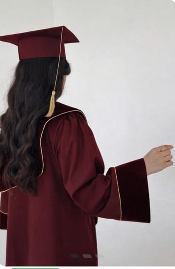 عباية التخرج – إطلالة لا تُنسى