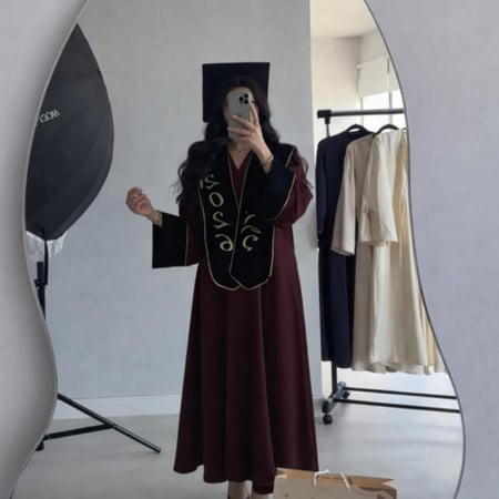 عباية التخرج – فخامة ناعمة