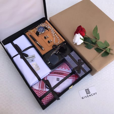 طقم رجالي قماش وشماغ ونظارة وطقم ساعة وعطر