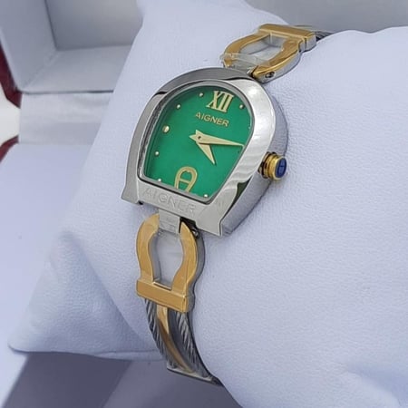 ساعة اقنر نسائية بإطلالة راقية