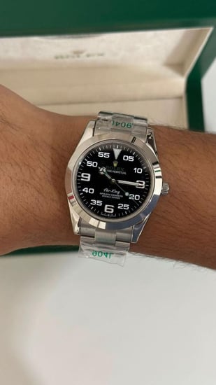 ساعة رولكس - فضي بمينا أسود وأرقام بيضاء