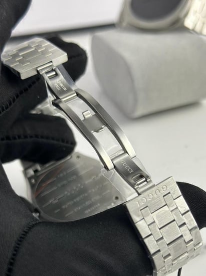 ساعة قوتشي رجالي - فضي بمينا أزرق