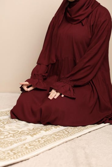 شرشف صلاه مغلق بسحاب احمر