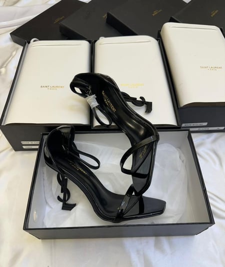 كعب سان لوران