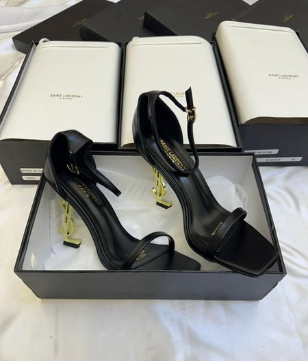 كعب سان لوران