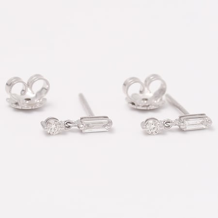 حلق الماس برلنت و باقيت على ذهب ابيض W738-101