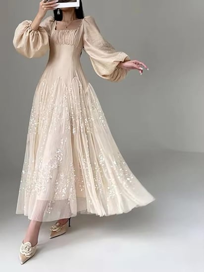 فستان أنيق بيج طويل كم طويل من التل المطرز بالترتر .