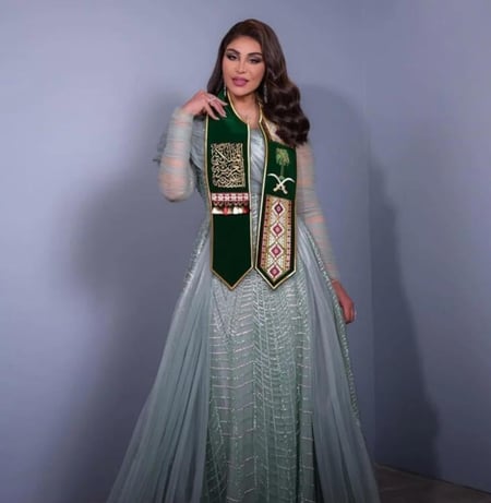 وشاح الفنانة أحلام لليوم الوطني السعودي