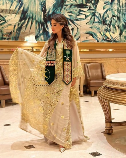 وشاح الفنانة أحلام لليوم الوطني السعودي