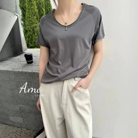 تيشيرت نص كم فتحة الرقبة دائريه خامه ناعمه وباردة على الجسم بألوان