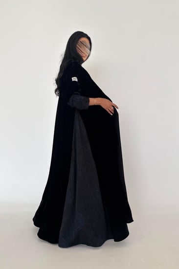 عباية مخمل مع تدخيلات حرير