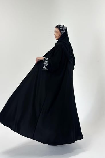 عباية قماش كريب ملكي , قصه نص كلوش تدخيلة من الكتف ذهبي مع الأكمام