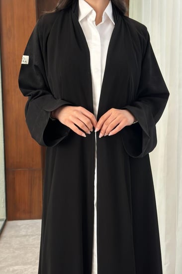 عباية كريب خفيف مع تدخيلة اكمام جاكار ياباني كلوش