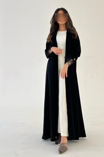 كريب ملكي اسود فاحم مع ياقة