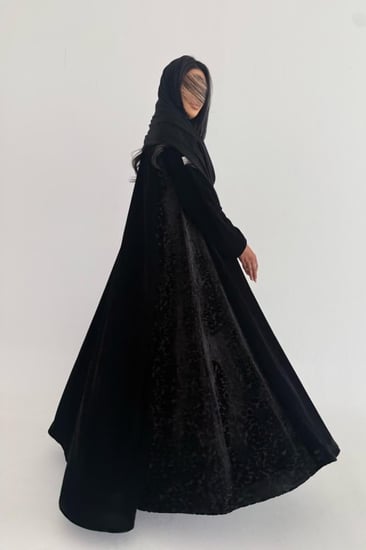 عباية مخمل مع جوانب شيفون مخمل