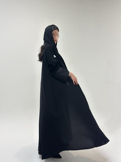 عباية كريب ملكي مع نقش هندي على الأكمام