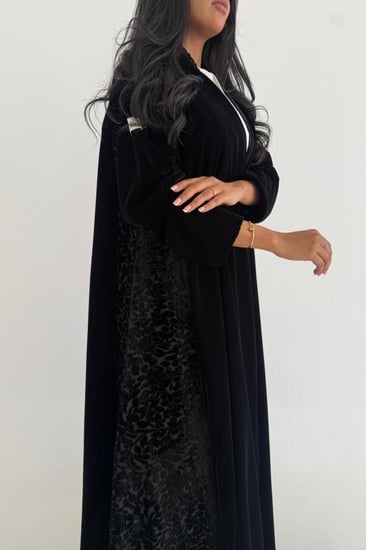 عباية مخمل مع جوانب شيفون مخمل