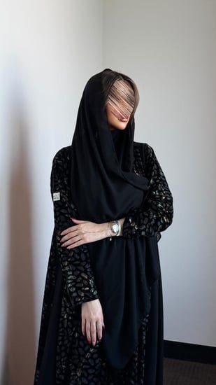 عباية شيفون مخمل نص كلوش