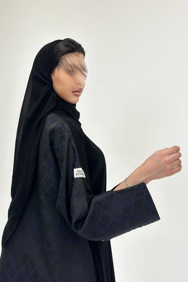 عباية كريب فاخرة أنيقة للمناسبات