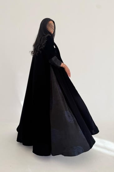 عباية مخمل مع تدخيلات حرير