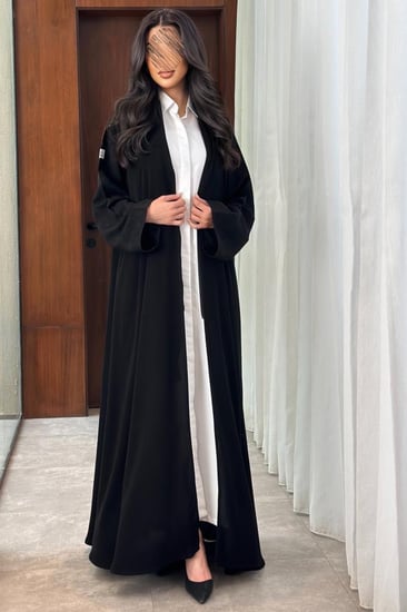 عباية كريب اسود مع اكمام جاكار