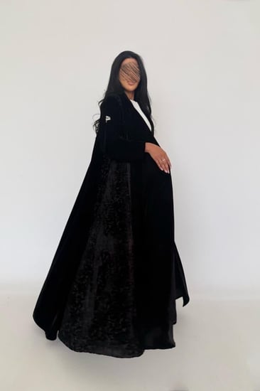عباية مخمل مع جوانب شيفون مخمل