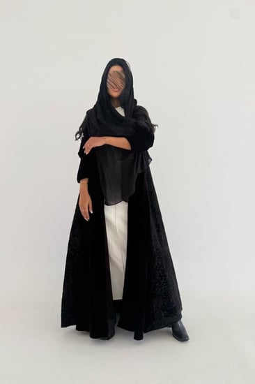 عباية مخمل مع جوانب شيفون مخمل