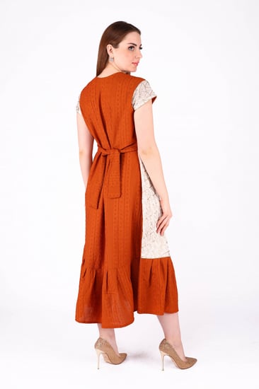 جلابية أنيقة لونين بحزام خصر وتطريز كمبيوتر