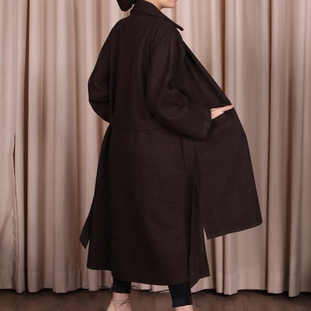 معطف شتوي جوخ بعدة ألوان لإطلالة فريدة ودافئة