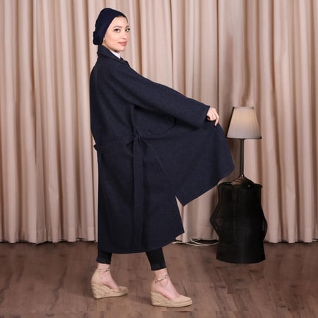 تصميم أنيق ودافئ يناسب جميع الإطلالات الشتوية