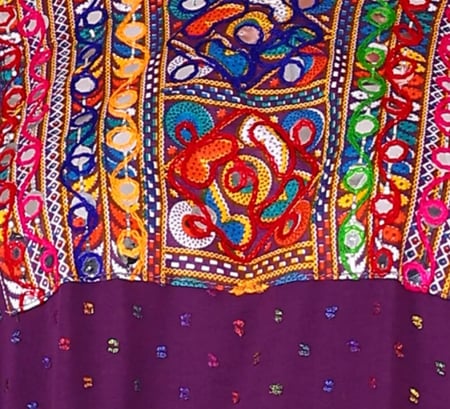 جلابية تطريز ذات طابع عصري