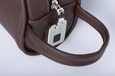 حقيبة بصمة j