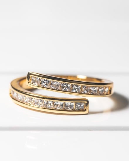 خاتم نسائي بتصميم كلاسيك بلون ذهبي