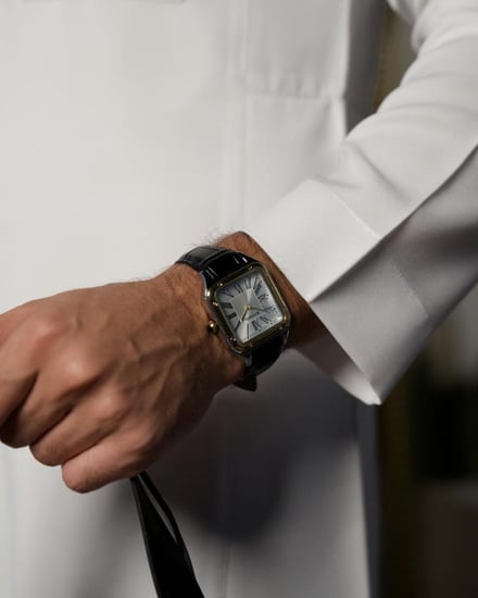 ساعة رجالية بسير جلد بلون أسود