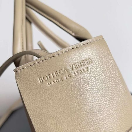 بوتيقا Arco Tote مقاس 25cm