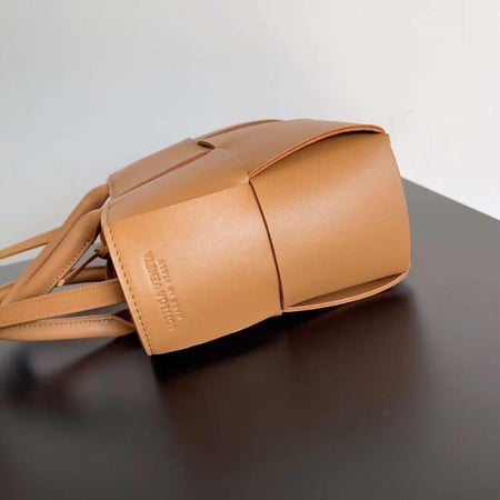 بوتيقا Arco Tote مقاس 25cm