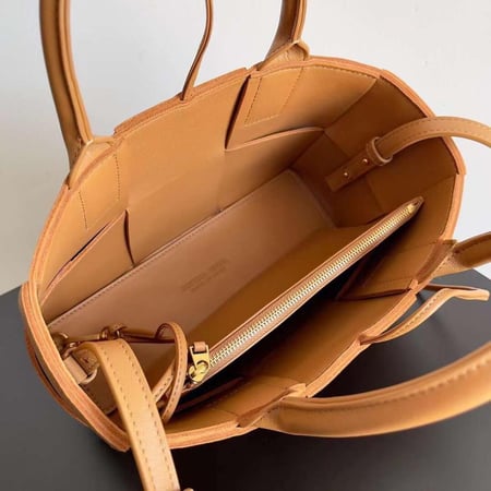 بوتيقا Arco Tote مقاس 25cm