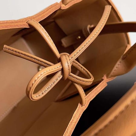 بوتيقا Arco Tote مقاس 25cm