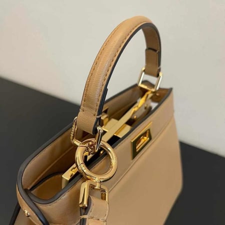 فندي Peekaboo ISeeU مقاس 20cm