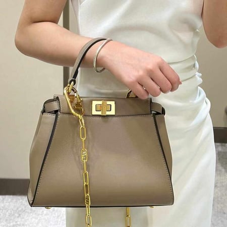 فندي Peekaboo مقاس 23cm