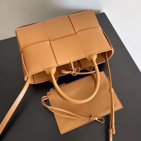 بوتيقا Arco Tote مقاس 25cm