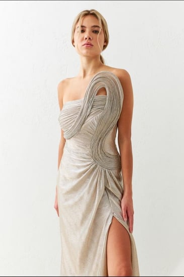 فستان سهرة ناعم  ذهبي 2025