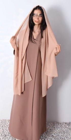 طرحة باللون البيج