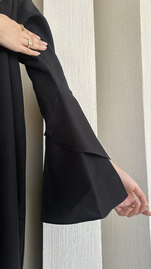 عباية بقماش لمار باللون الاسود - مع طرحة