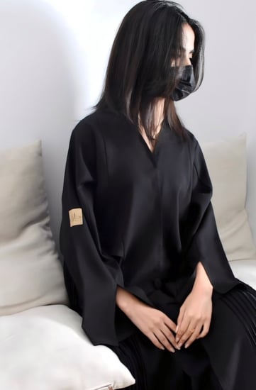 عباية بقماش لمار  باللون الأسود مع قماش مكسر