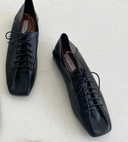 حذاء للنساء