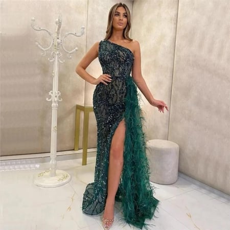 فستان سهرة راقي مرصع بالترتر والريش