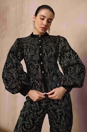 بلوزة جاكار مطرزة