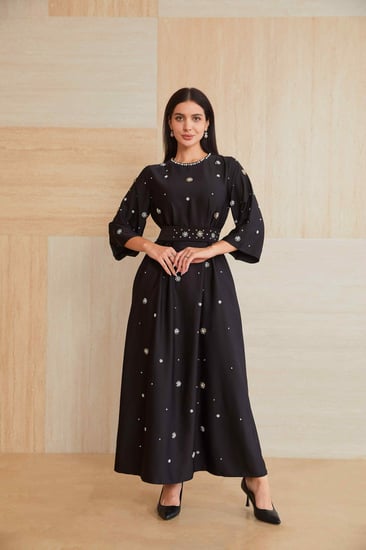 جلابية كريب أسود ميدي مطرز